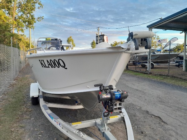 25.8.23 White 460 Renegade SC, Bow